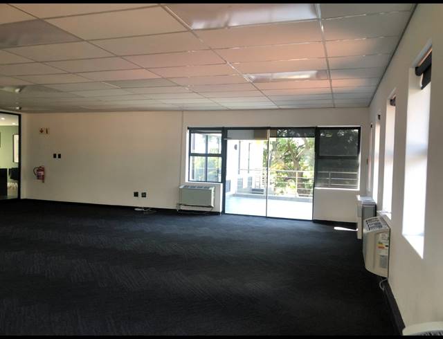 144M² OFFICE TO LET IN HYDE PARK